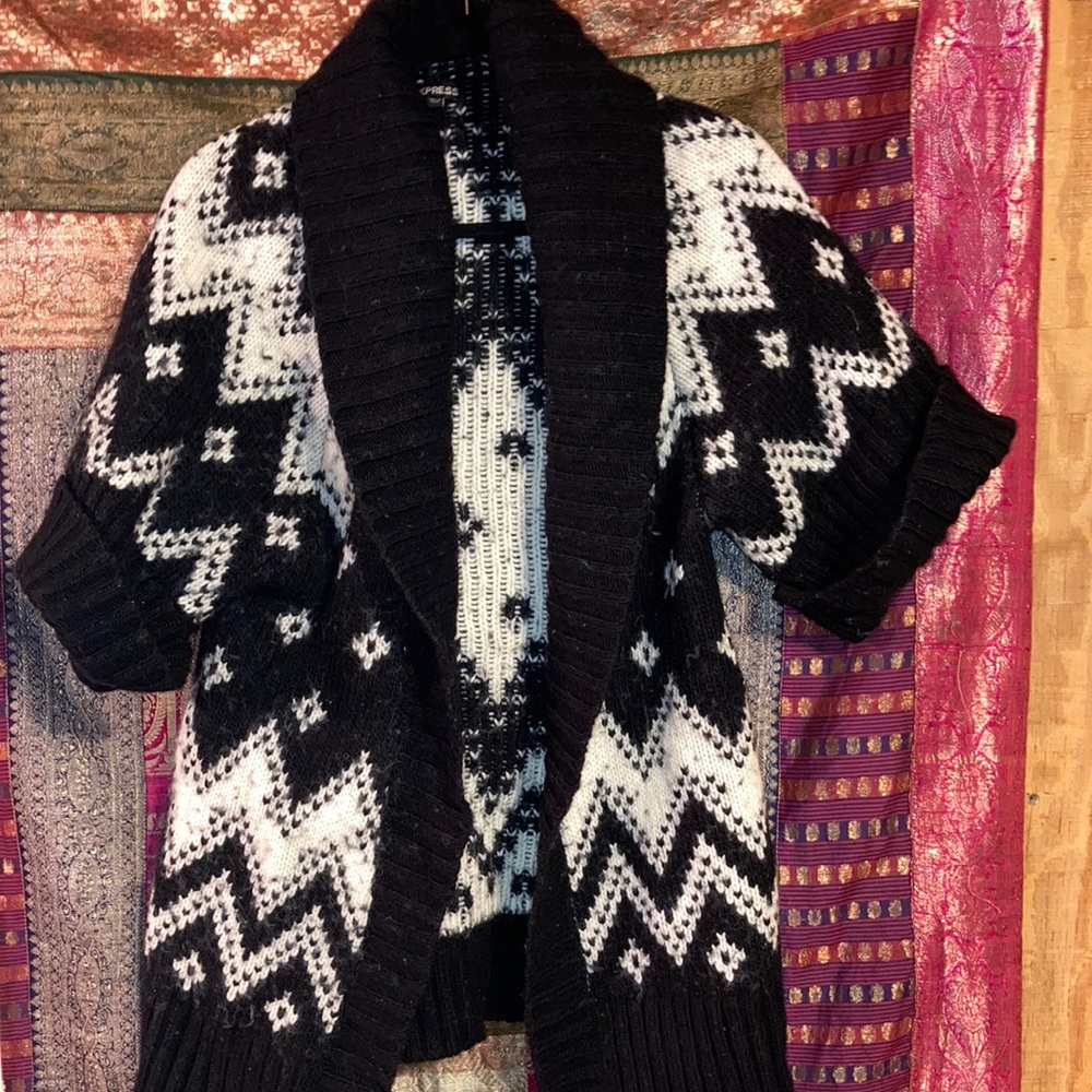 Short sleeve sweater